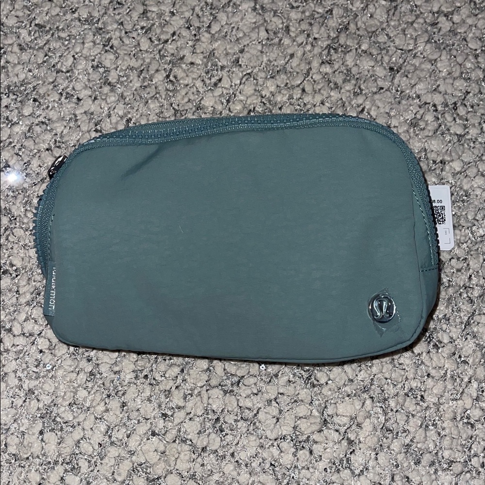 NWT LULULEMON BELT BAG CRATER BLUE